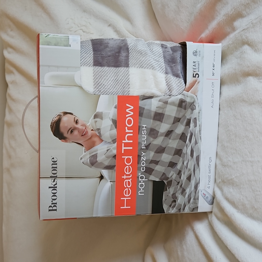 Brookstone Heated Throw Blanket 50"x60" NWT
